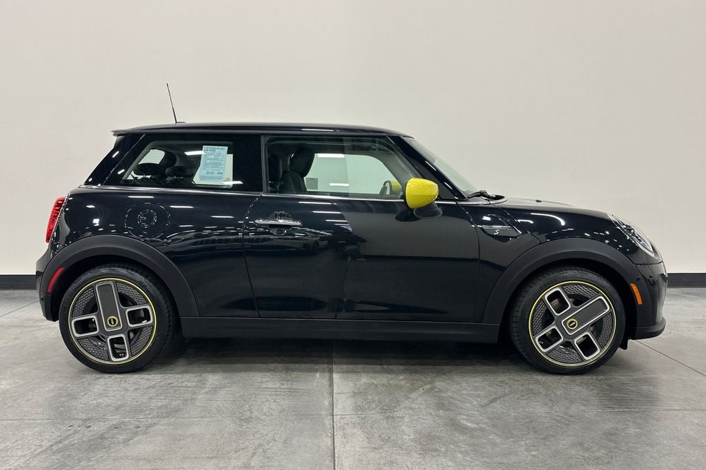 2024 MINI Cooper SE Electric Iconic