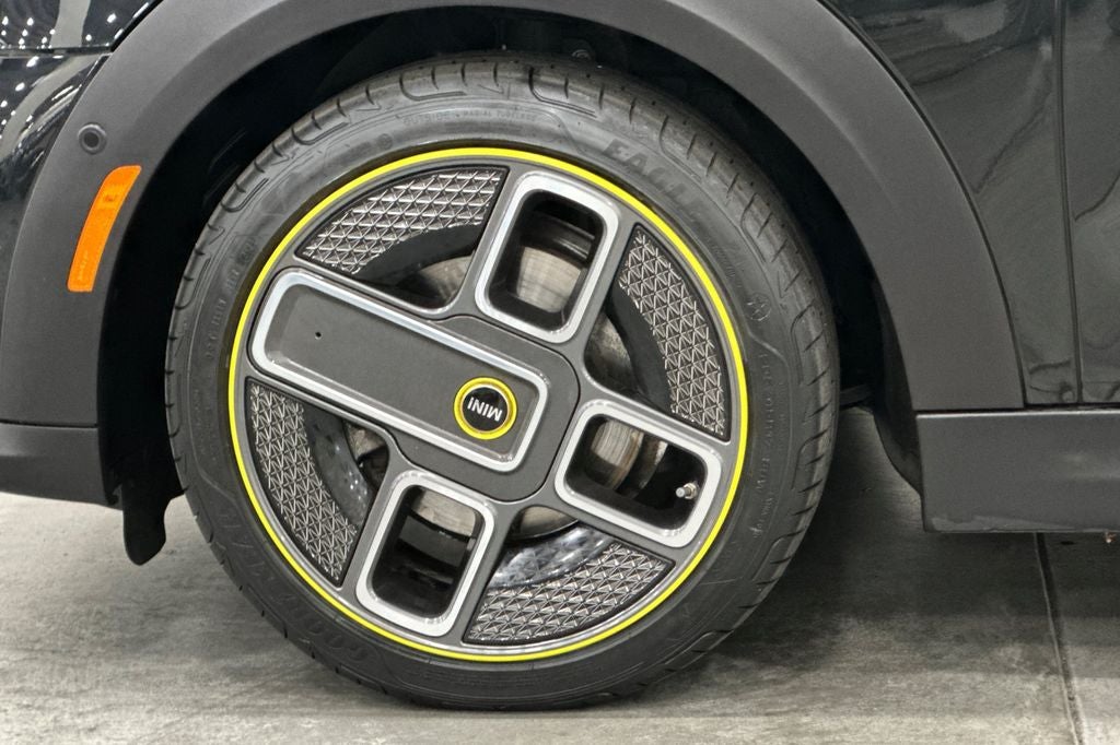 2024 MINI Cooper SE Electric Iconic