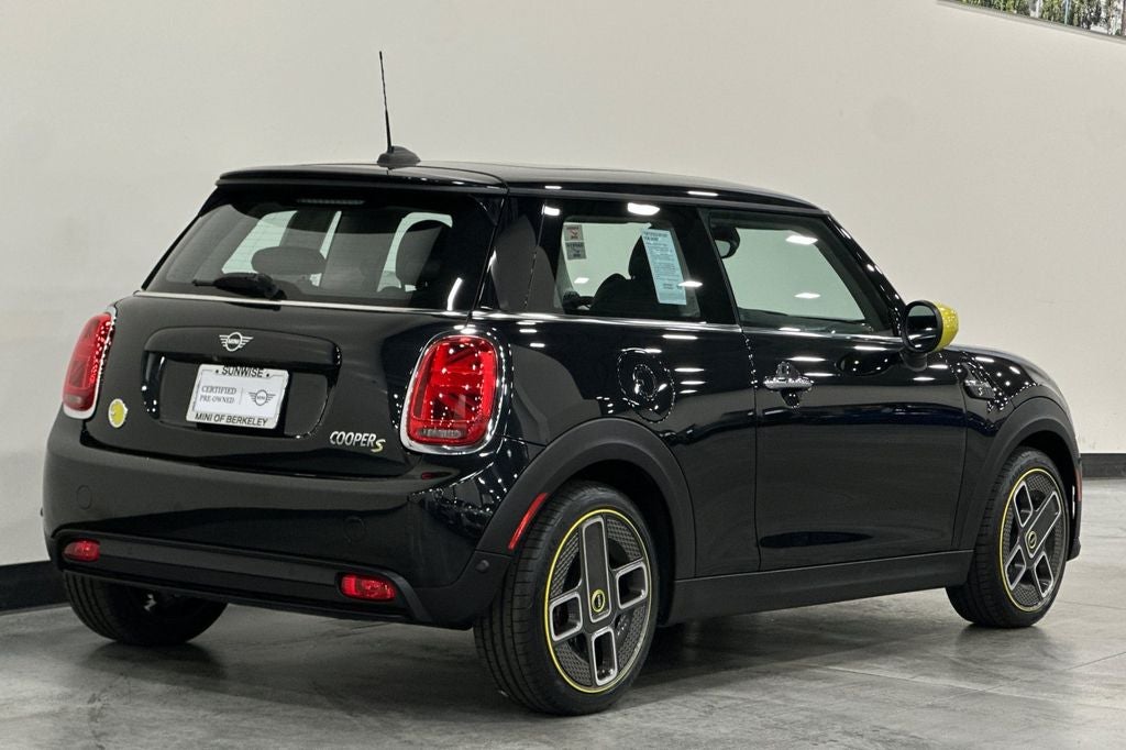2024 MINI Cooper SE Electric Iconic