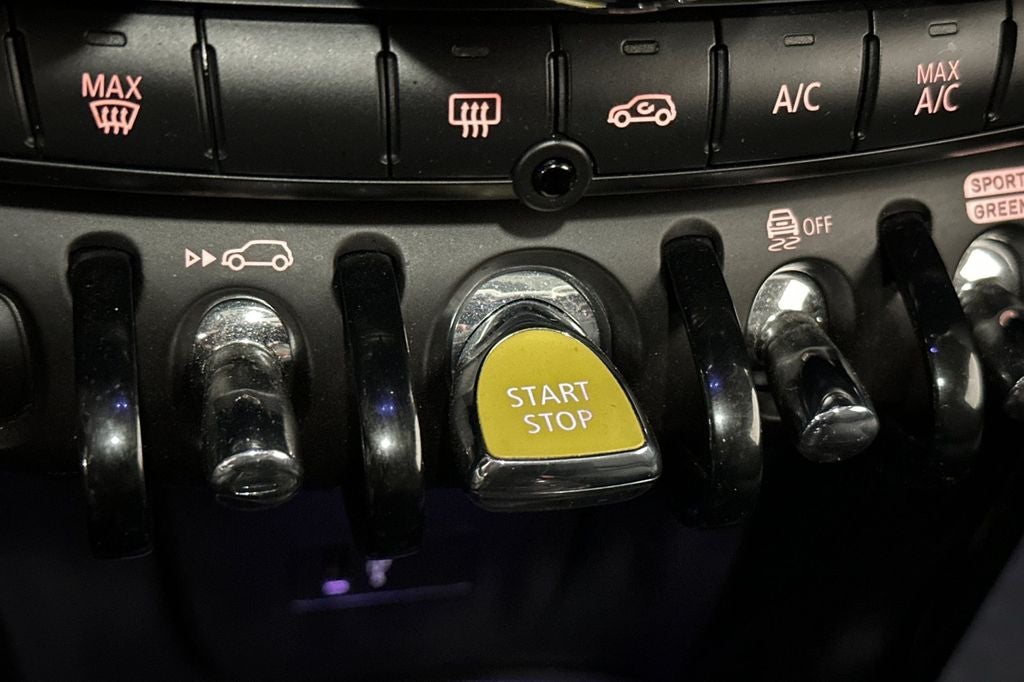 2024 MINI Cooper SE Electric Signature