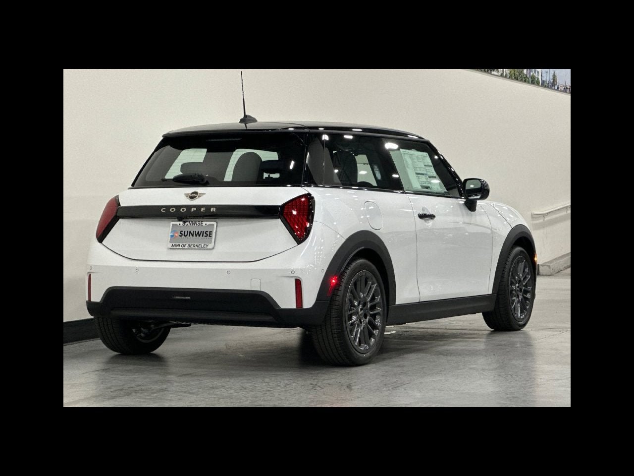 2027 MINI 2 DOOR SIGNATURE PLUS