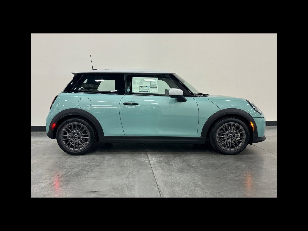 2027 MINI 2 DOOR SIGNATURE PLUS