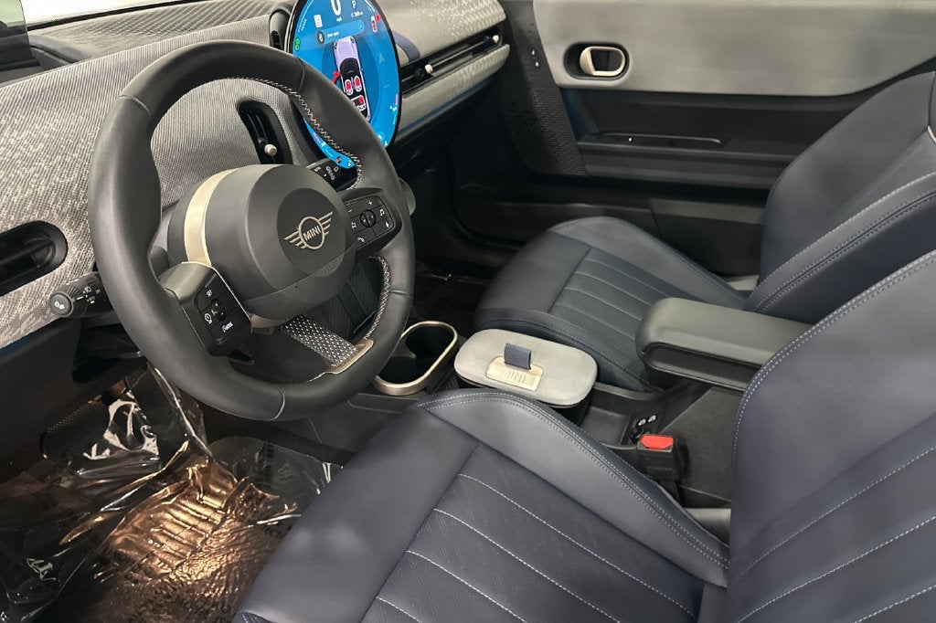 2025 MINI HARDTOP 2 DOOR Iconic
