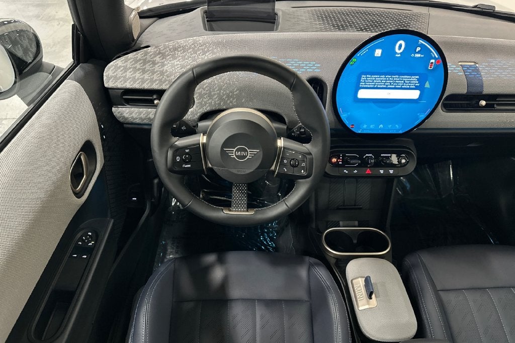 2025 MINI HARDTOP 2 DOOR Iconic
