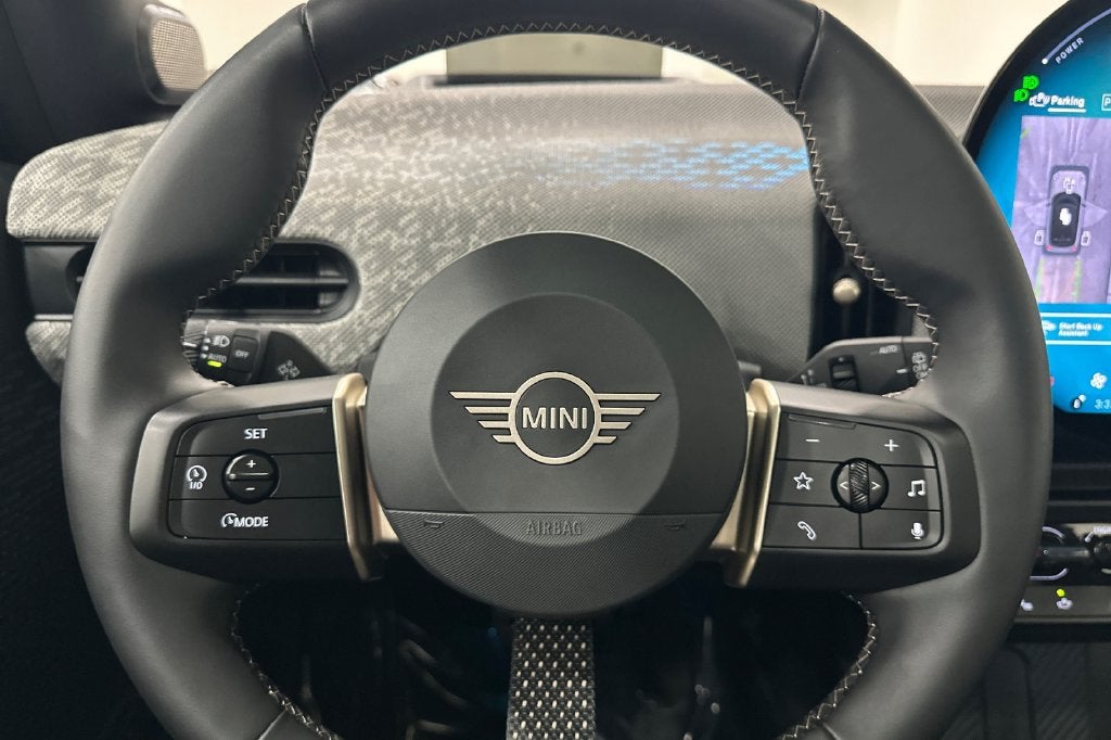 2025 MINI HARDTOP 2 DOOR Iconic