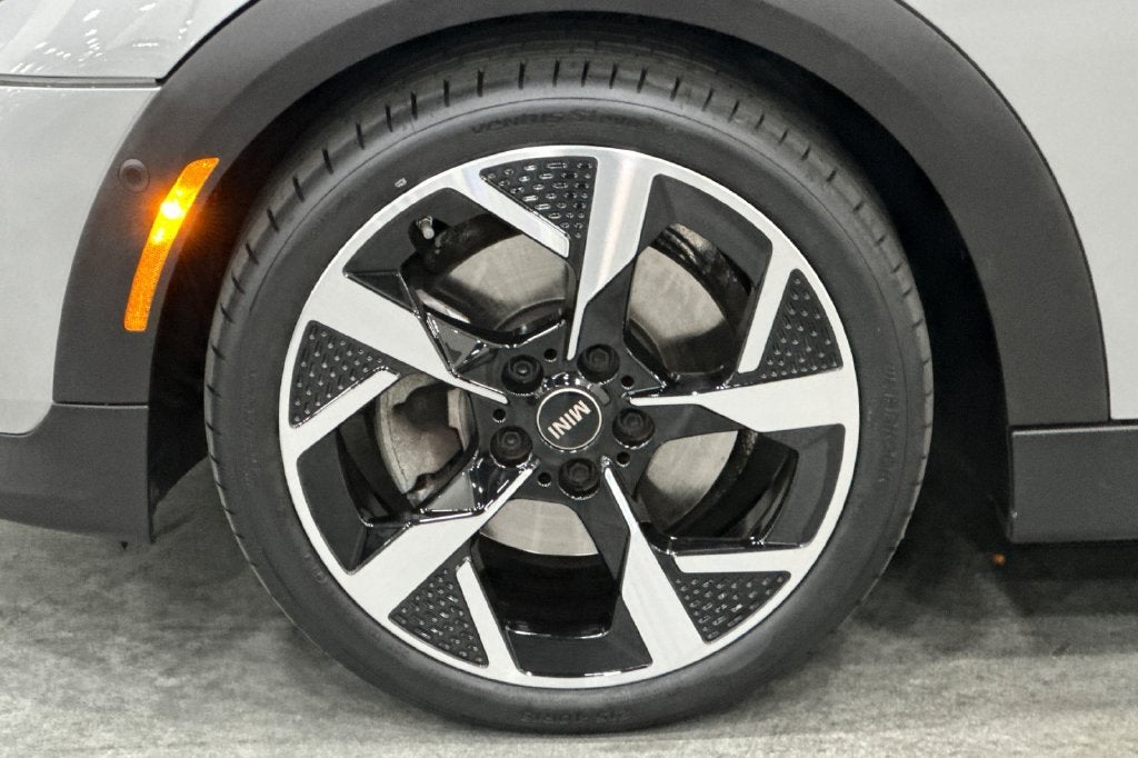2025 MINI HARDTOP 2 DOOR Iconic