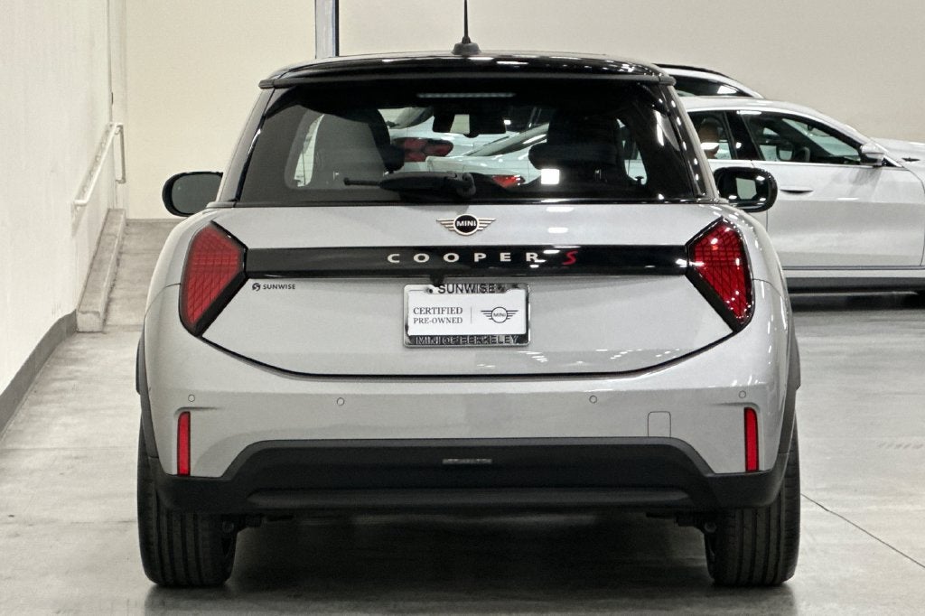 2025 MINI HARDTOP 2 DOOR Iconic
