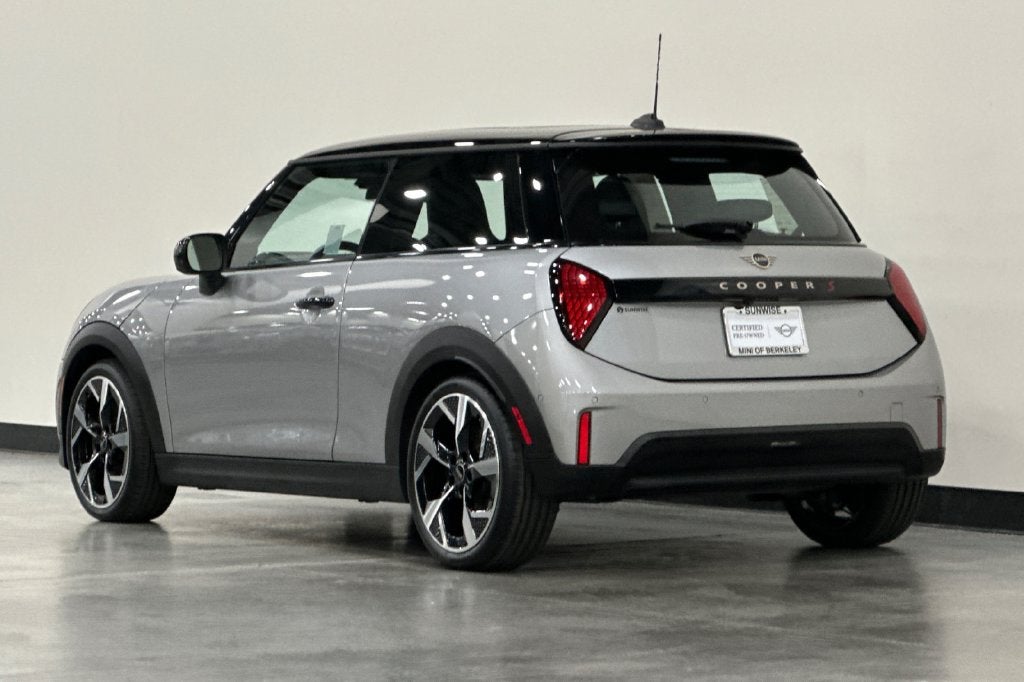 2025 MINI HARDTOP 2 DOOR Iconic