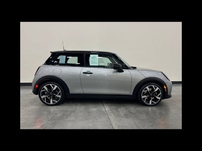 2025 MINI HARDTOP 2 DOOR Iconic