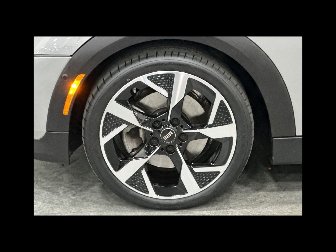 2025 MINI HARDTOP 2 DOOR Iconic