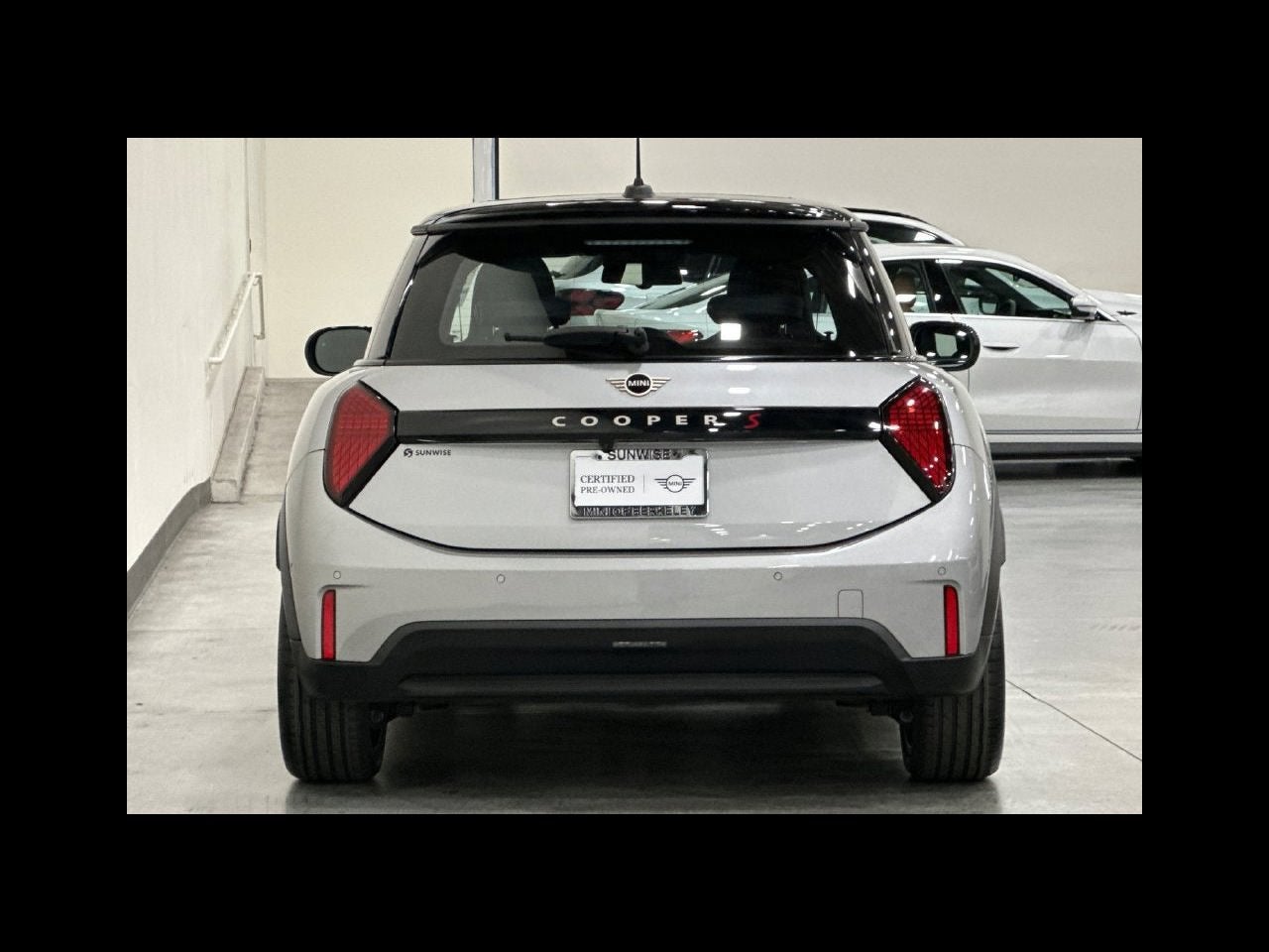2025 MINI HARDTOP 2 DOOR Iconic