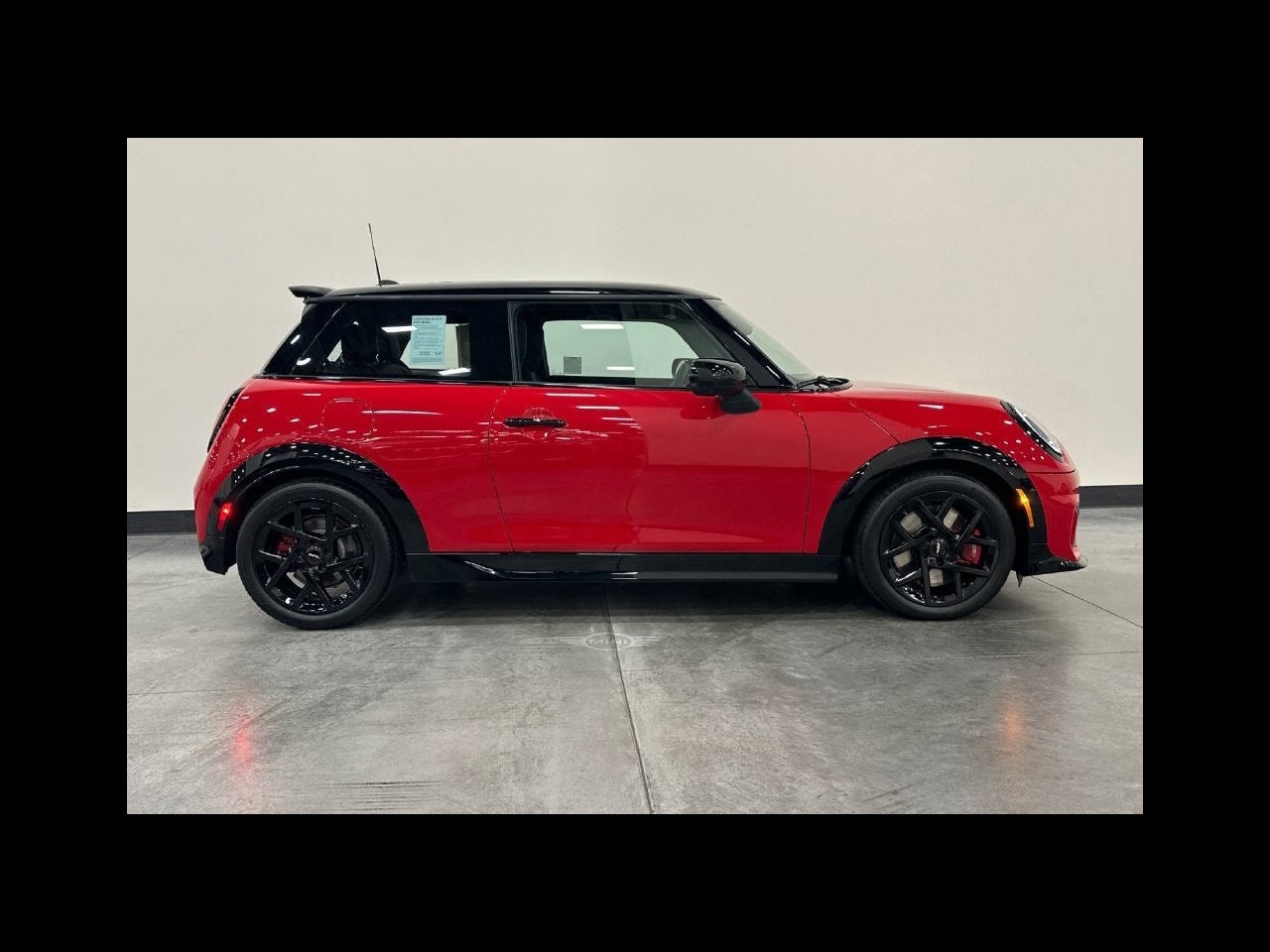 2025 MINI HARDTOP 2 DOOR Iconic