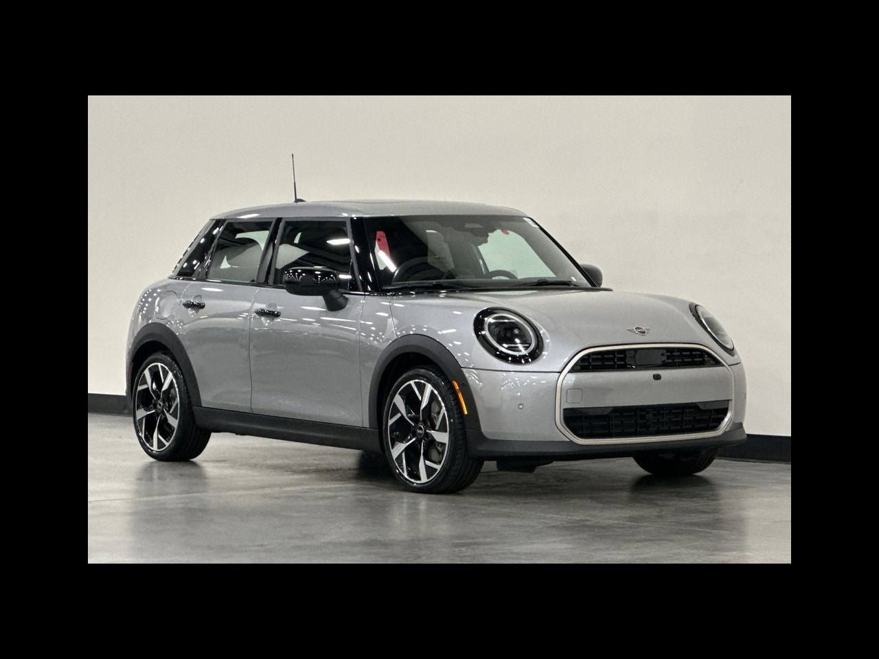 2026 MINI 4 DOOR ICONIC
