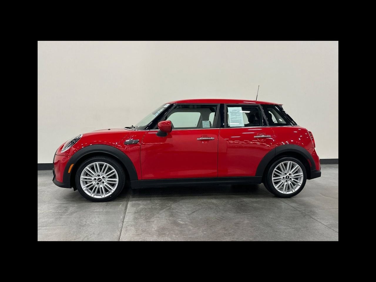 2024 MINI HARDTOP 4 DOOR Signature