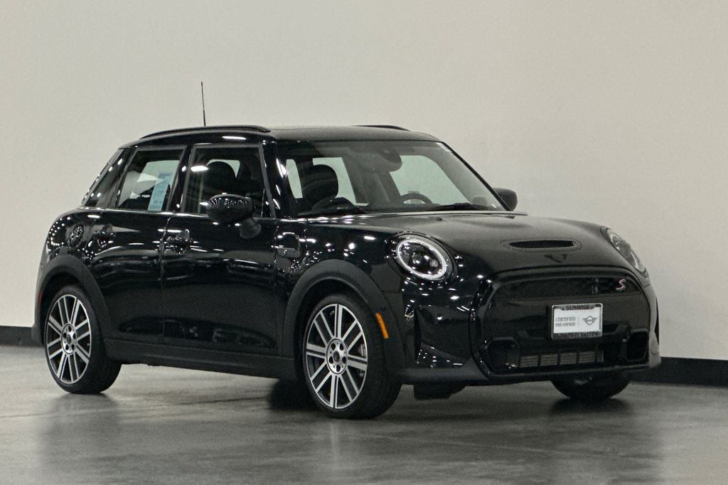 2024 MINI Cooper S Iconic