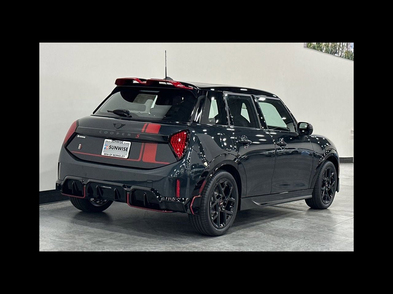2026 MINI 4 DOOR ICONIC