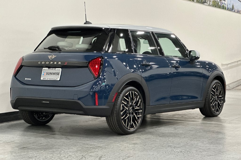 2027 MINI 4 DOOR ICONIC