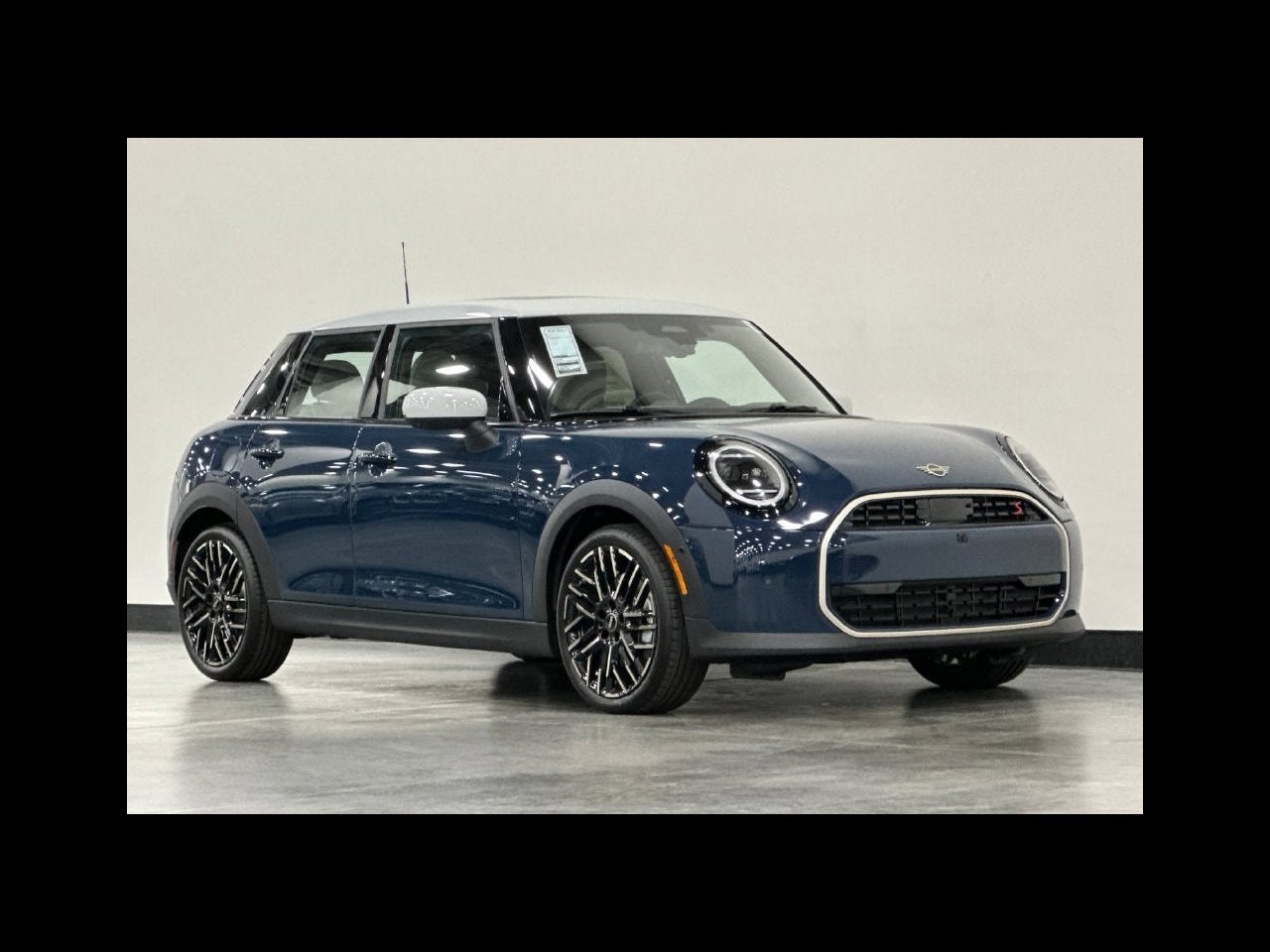 2027 MINI 4 DOOR ICONIC