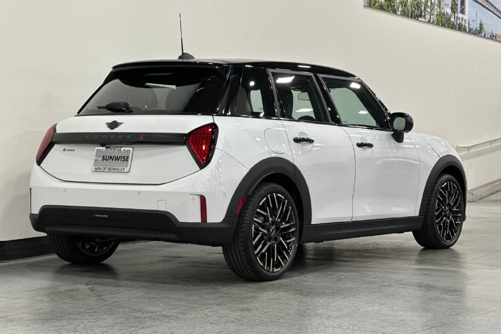 2027 MINI 4 DOOR ICONIC
