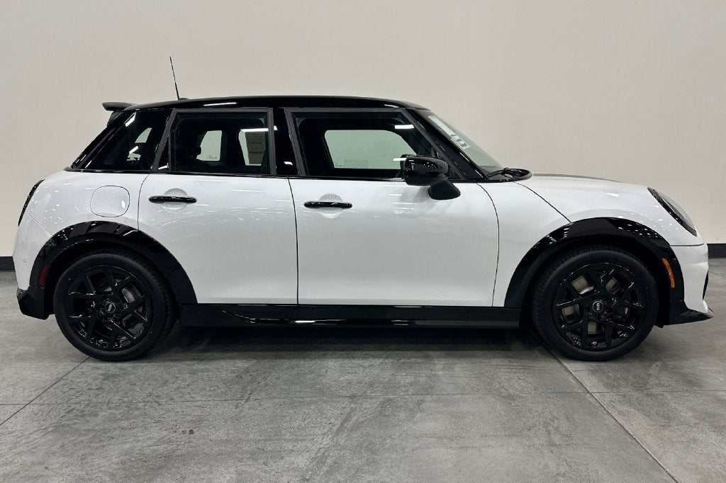 2027 MINI 4 DOOR ICONIC