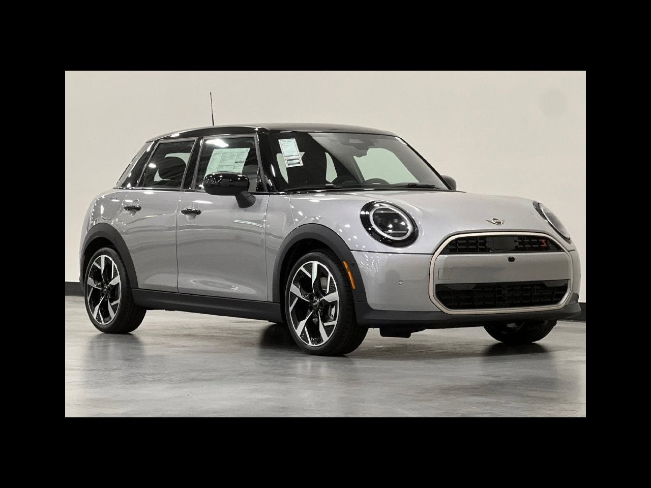 2027 MINI 4 DOOR ICONIC