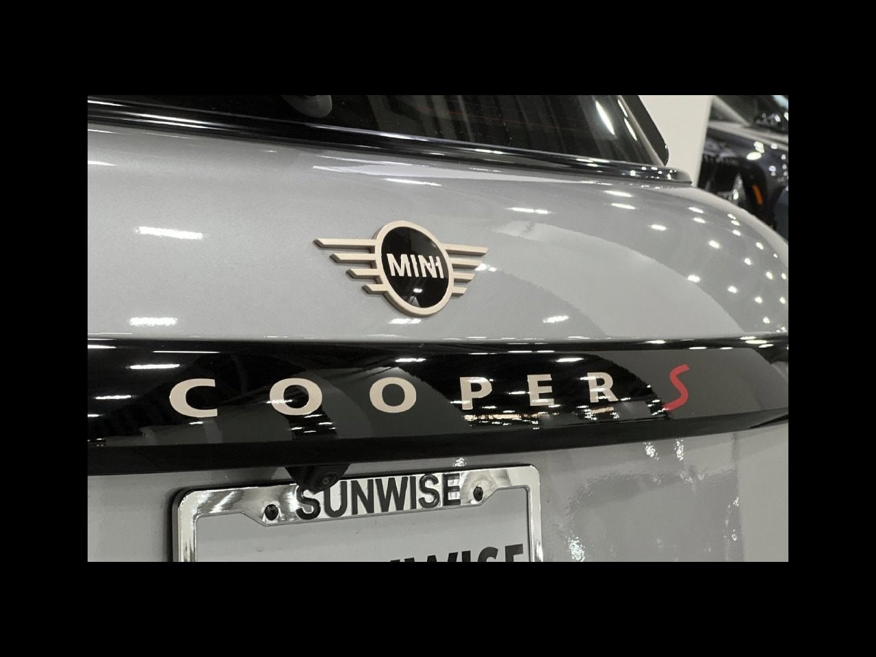 2027 MINI 4 DOOR ICONIC