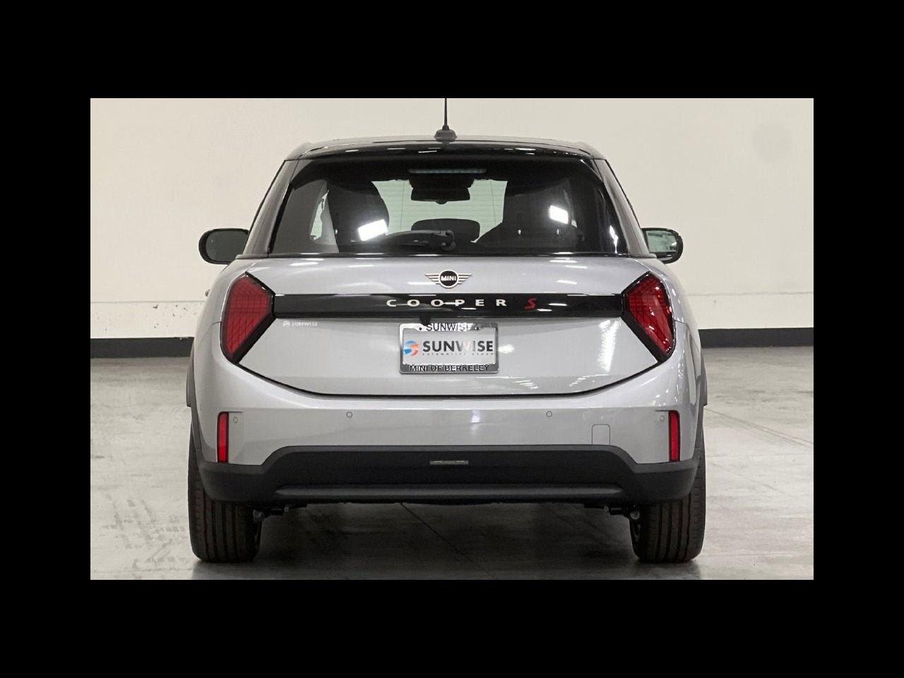2027 MINI 4 DOOR ICONIC