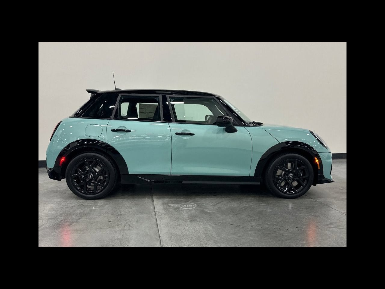 2027 MINI 4 DOOR ICONIC
