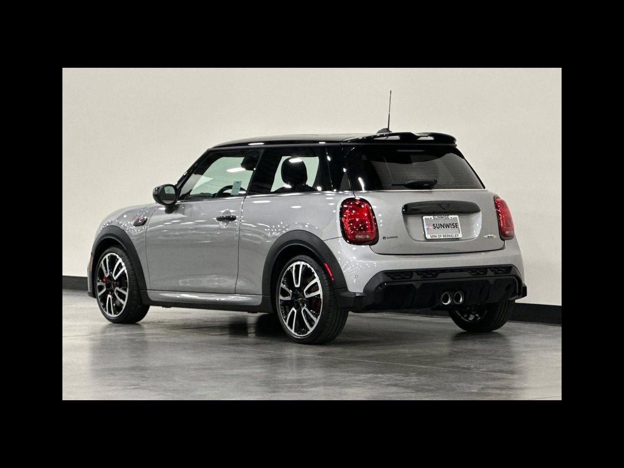 2024 MINI HARDTOP 2 DOOR Iconic