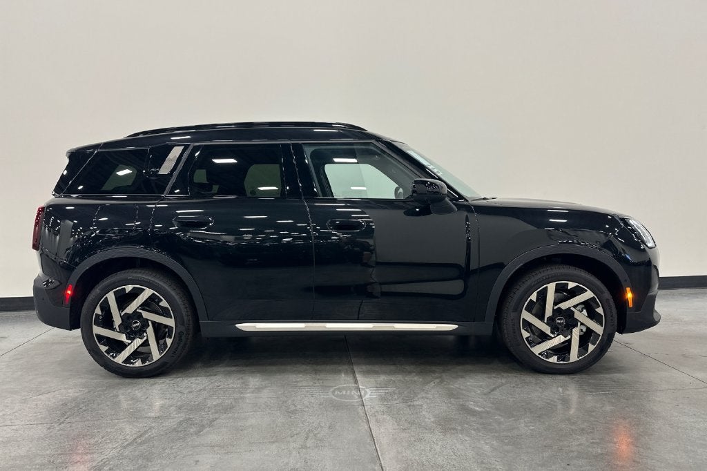 2027 MINI COUNTRYMAN ICONIC