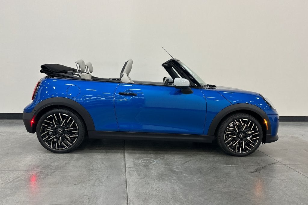 2026 MINI CONVERTIBLE ICONIC